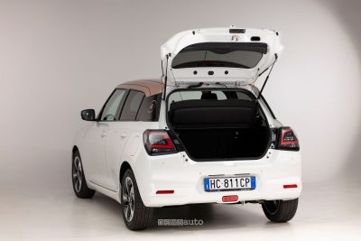 Suzuki Swift Sakura portellone posteriore