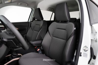 Suzuki Swift Sakura sedili anteriori