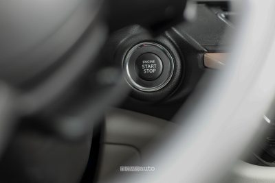 Suzuki Swift Sakura tasto accessione motore