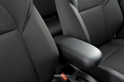 Suzuki Swift Sakura bracciolo centrale