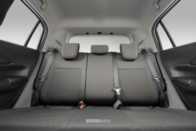 Suzuki Swift Sakura sedili posteriori