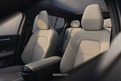 Volvo EX30 sedili anteriori abitacolo