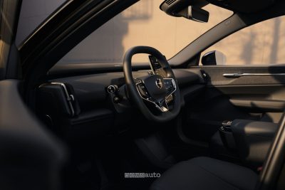 Volvo EX30 Black volante abitacolo
