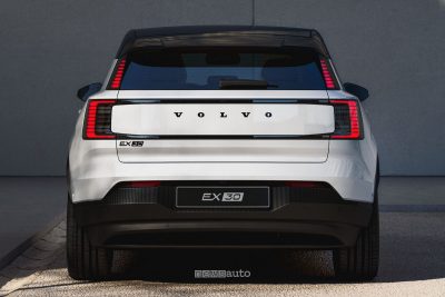 Volvo EX30 posteriore