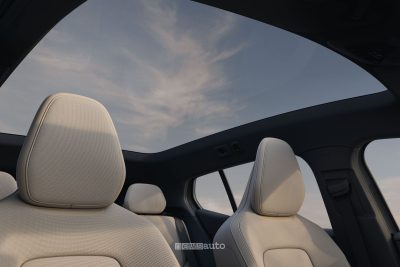Volvo EX30 tetto panoramico