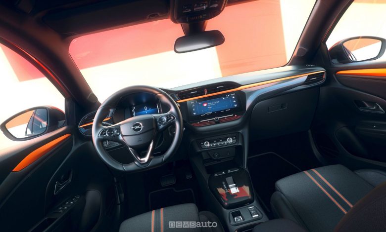 Abitacolo dell'Opel Corsa Yes