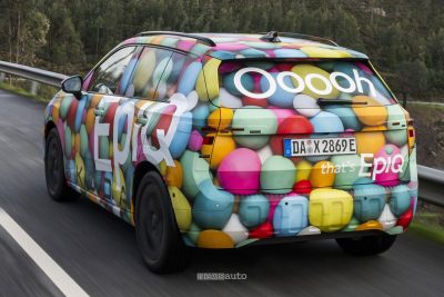 Skoda Epiq livrea “camouflage” su strada