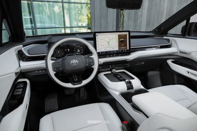 Toyota Highlander EV plancia abitacolo