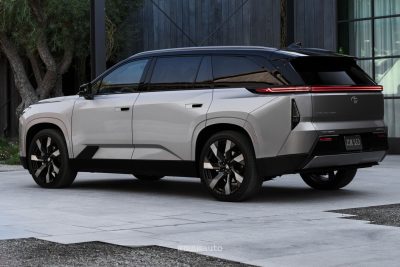 Toyota Highlander EV posteriore 3/4