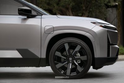 Toyota Highlander EV cerchi da 22"