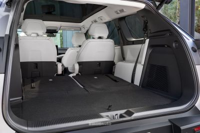 Toyota Highlander EV bagagliaio abitacolo