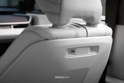 Toyota Highlander EV prese USB-C nel sedile