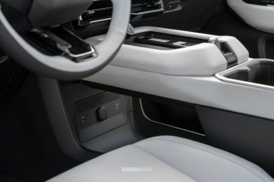 Toyota Highlander EV prese USB-C abitacolo