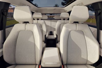Toyota Highlander EV sedili abitacolo