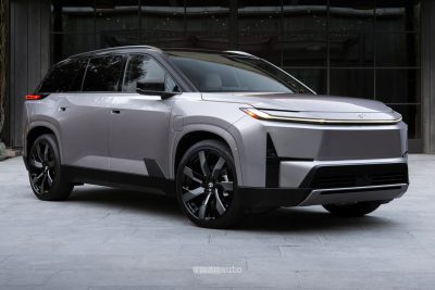 Toyota Highlander EV anteriore 3/4