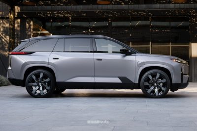 Toyota Highlander EV laterale