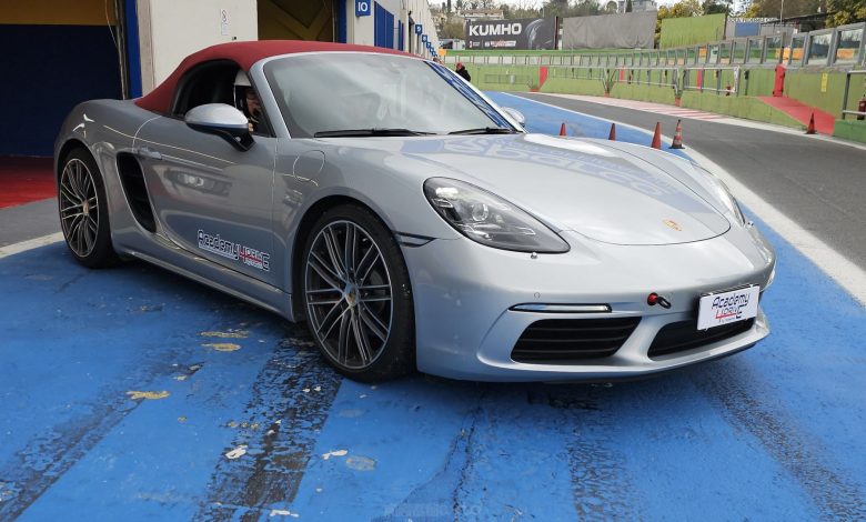 Porsche 718 Spyder l'auto scelta per il corso di guida Academy 4 Drive di Vallelunga