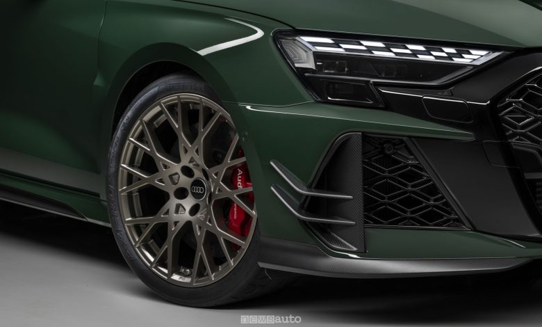 Audi RS 3 Sportback competition limited faro anteriore e cerchi da 19"