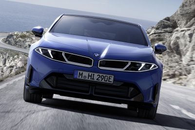 BMW i3 50 xDrive su strada