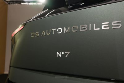 DS N°7 logo portellone posteriore