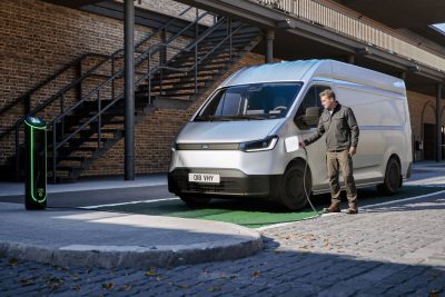 Ford Transit City L2H2 in ricarica