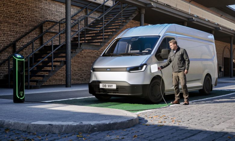Ford Transit City L2H2 in ricarica