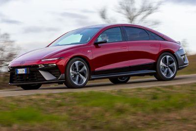 Hyundai Ioniq 6 N Line su strada