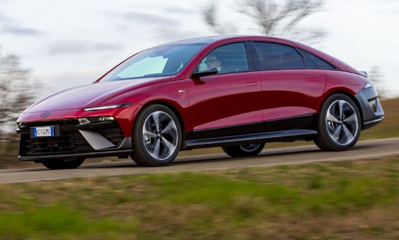 Hyundai Ioniq 6 N Line su strada