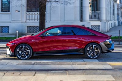 Hyundai Ioniq 6 N Line su strada