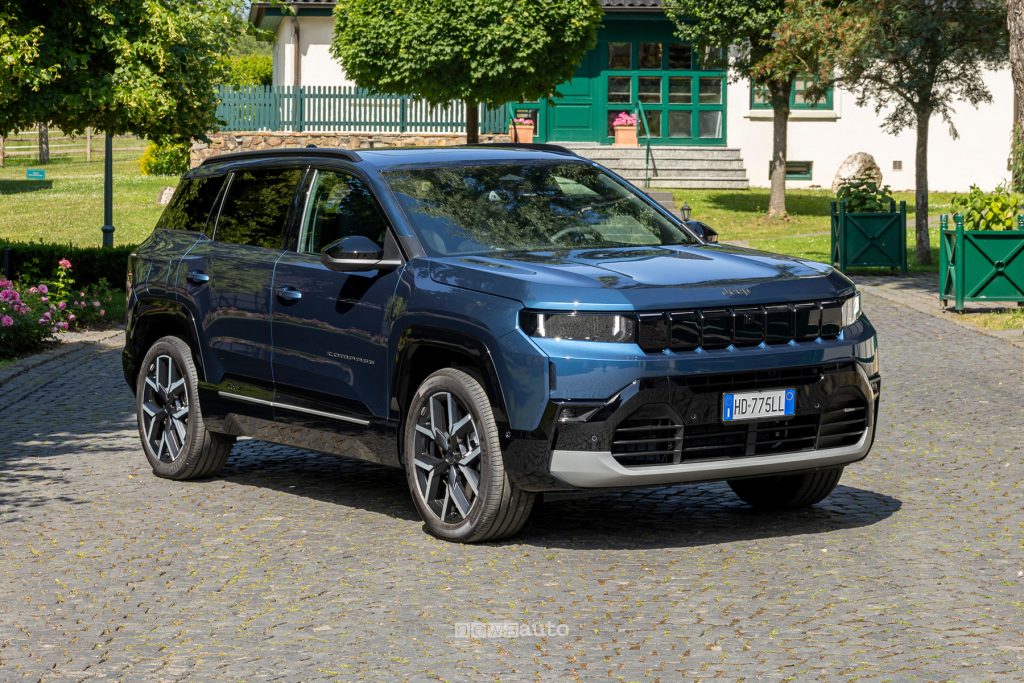 Jeep Compass e-Hybrid Plug-In 2026 vista anteriore