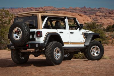 Jeep Wrangler Laredo Concept posteriore 3/4