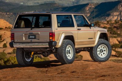 Jeep Wrangler XJ Pioneer Concept posteriore 3/4