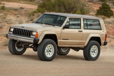 Jeep Wrangler XJ Pioneer Concept sullo sterrato