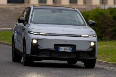 Leapmotor B10 REEV Hybrid su strada