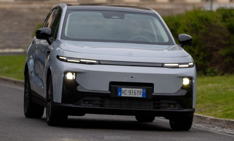 Leapmotor B10 REEV Hybrid su strada
