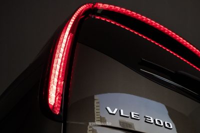 Mercedes-Benz VLE firma luminosa posteriore