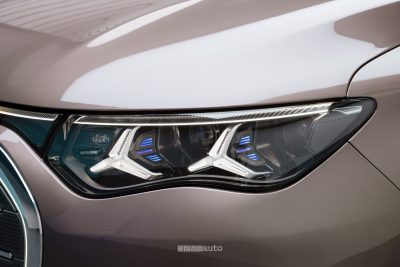 Mercedes-Benz VLE faro anteriore