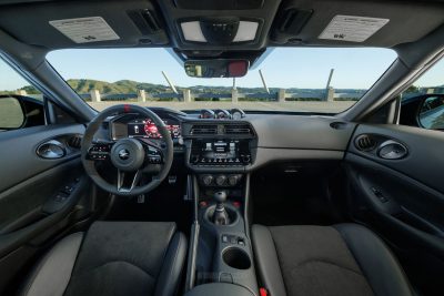 Nissan Z Nismo plancia abitacolo