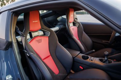 Nissan Z Nismo sedili anteriori Recaro