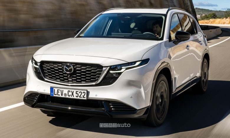 Mazda CX-5 Homura Rhodium White su strada