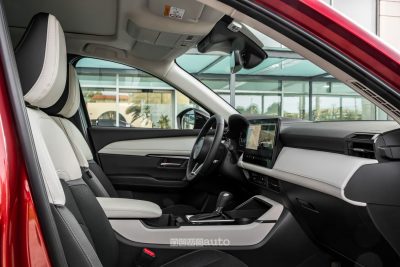Mazda CX-5 Homura sedili anteriori abitacolo