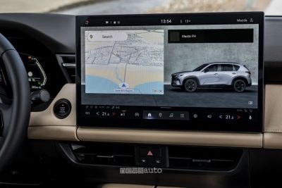 Mazda CX-5 Homura navigatore display infotainment da 15,6"