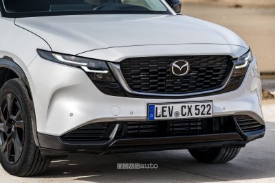 Mazda CX-5 Homura Rhodium White griglia a e paraurti anteriore