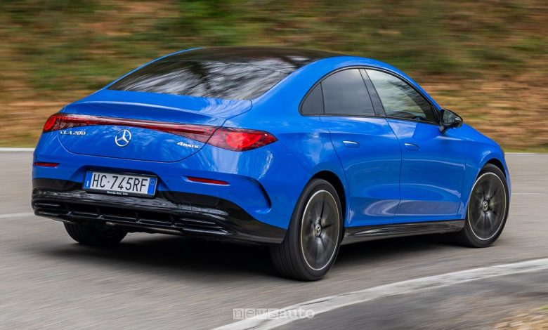 Mercedes-Benz CLA Hybrid su strada