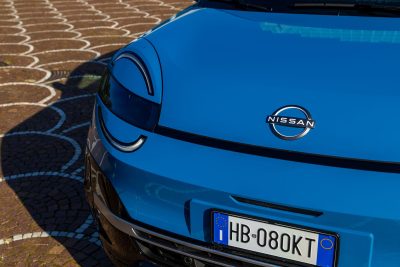 Nuova Nissan Micra logo, paraurti anteriore