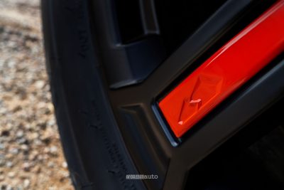 Nuova Nissan X-Trail N‑Trek dettaglio rosso dei cerchi