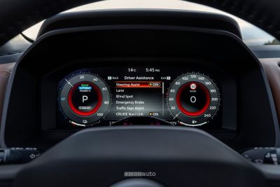 Nuova Nissan X-Trail Tekna display quadro strumenti