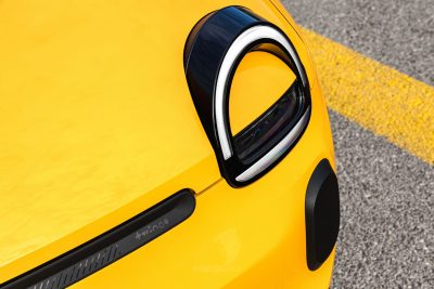 Renault Twingo E-Tech electric Jaune Mango faro anteriore