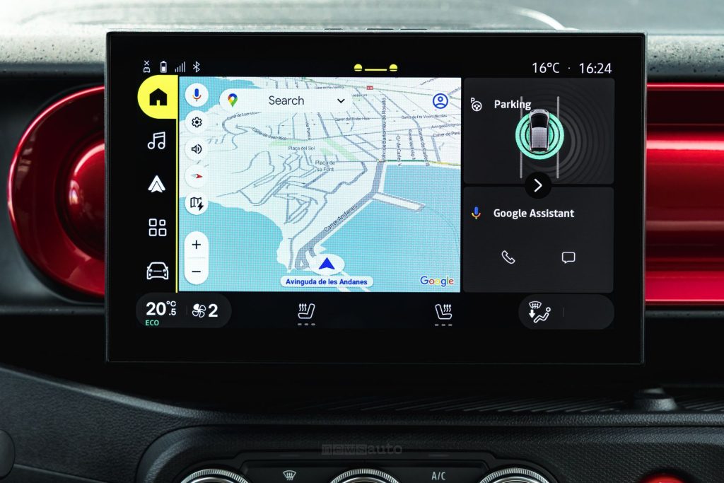 Renault Twingo E-Tech electric navigatore display da 10"