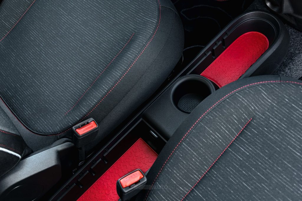 Renault Twingo E-Tech electric vano portaoggetti nella console centrale